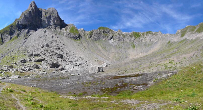 Weiter Kessel unter dem Stanskogel