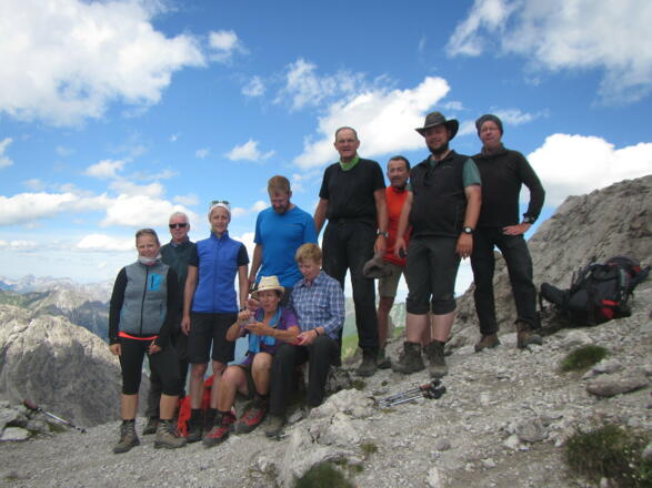 Gruppenbild auf dem Scharnitzsattel.