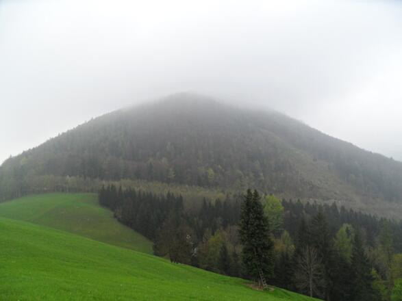 Das Kruckenbrettl wird noch von dicken Nebelschwaden verhüllt.