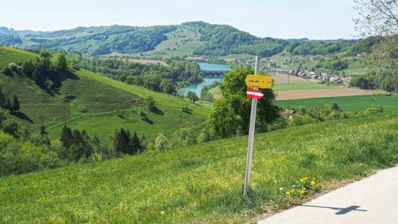 Schöner Asblick von der Buchbergerstraße hinunter zum Ennskraftwerk Rosenau