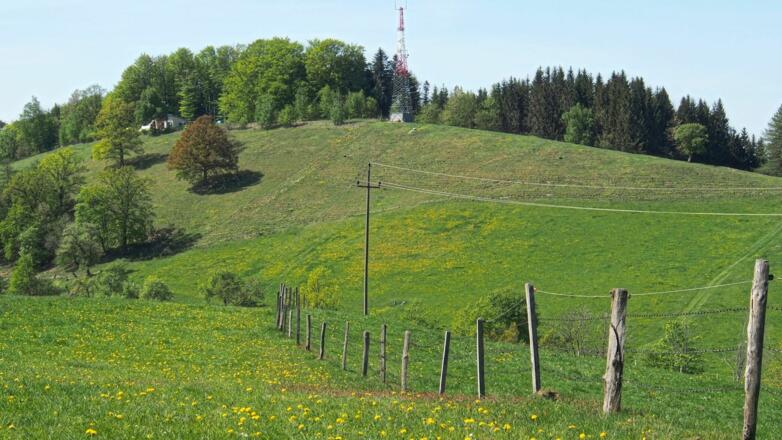 Rückblick zum Sturzberg mit seiner Antennenanlage