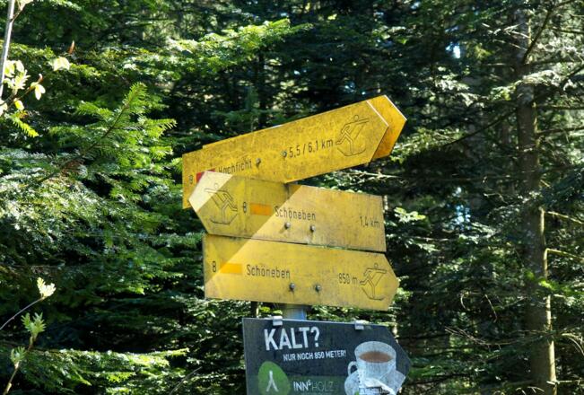 Weg-Tafeln gleich nach dem Startpunkt ~930m