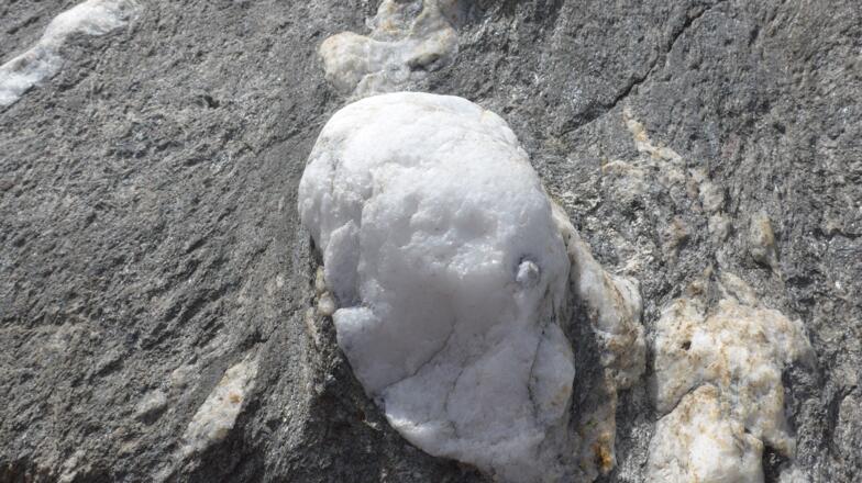 Ein großer Quarzknubbel