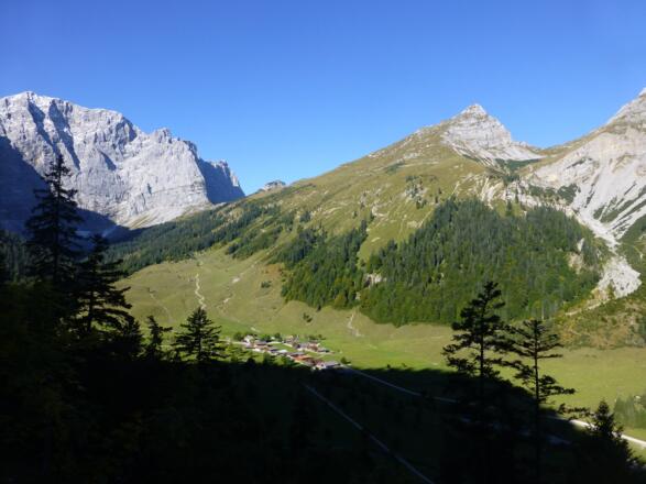 Blick auf die Engalmen von oben. 
