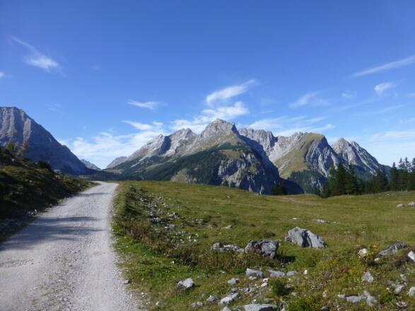 Breite Wege ziehen sich durchs Karwendel 