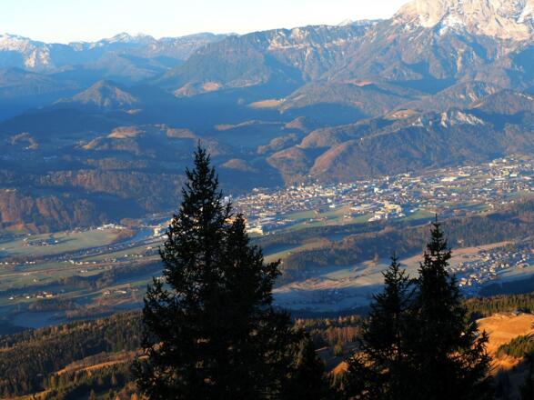 Tiefblick nach Hallein und Puch