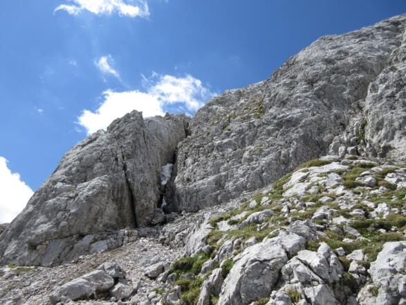 Abstieg: auf Schrofen und in einer Rinne abklettern
