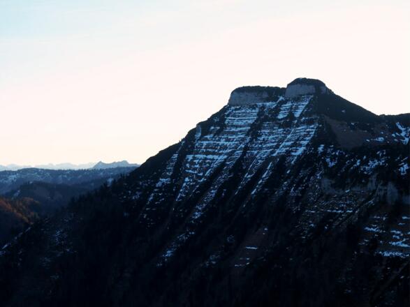 Jägernase 1507m mit Blick zum Doppelgipfel des Schmittensteins