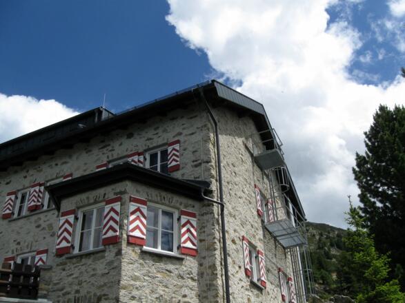 Die Neue Bielefelder Hütte ist immer einen Besuch wert, bevor man zurück zum Ausgangspunkt wandert.