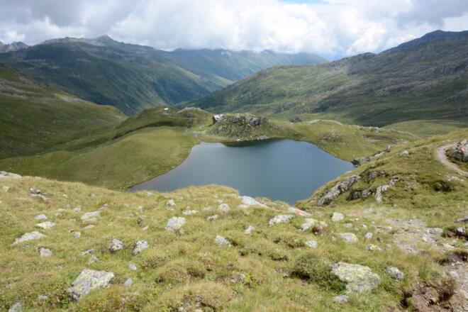 Der Glanzsee mit der Feldner Hütte