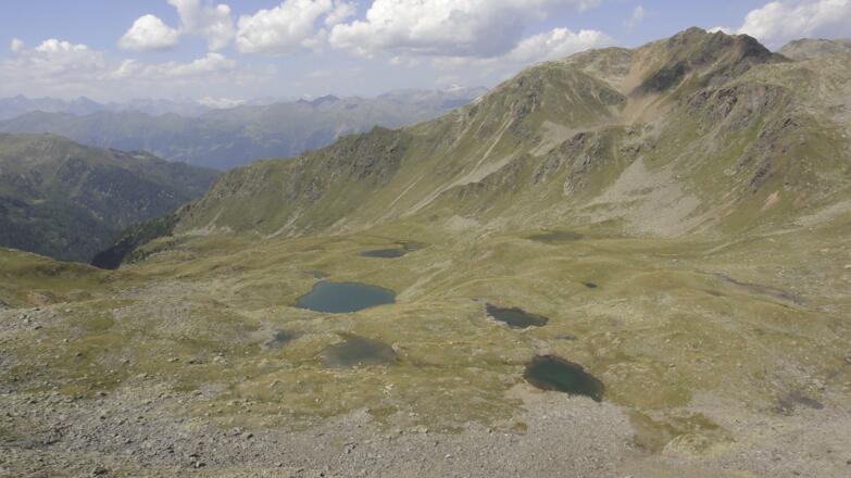 Und in Richtung Norden die Seen der Staller Wölla