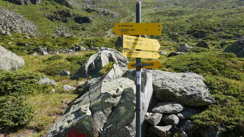 Wegweiser bei der Lienzer Hütte