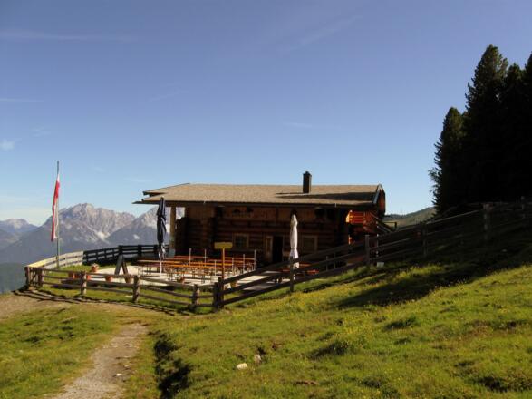Die erste Station - die Kühtaile Alm - ist schnell erreicht.