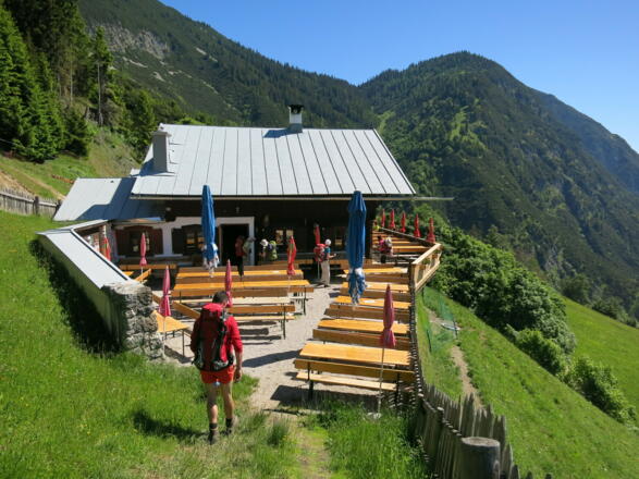An der Thaurer Alm (1461 m)