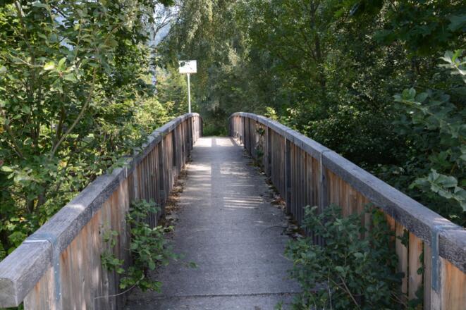 Der Steg über den Debantbach ca. 100m nach dem Bahnhof Dölsach