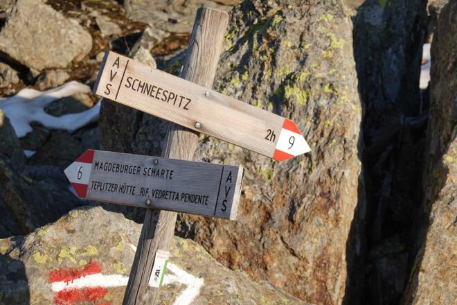 Abzweig Schneespitz/Magdeburger Scharte