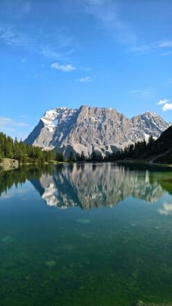 Blick über den Seebensee zum Zugspitzmassiv