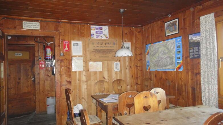 Die Hugo Gerbers Hütte wurde nahezu im urtümlichen Zustand belassen. Urgemütlich!