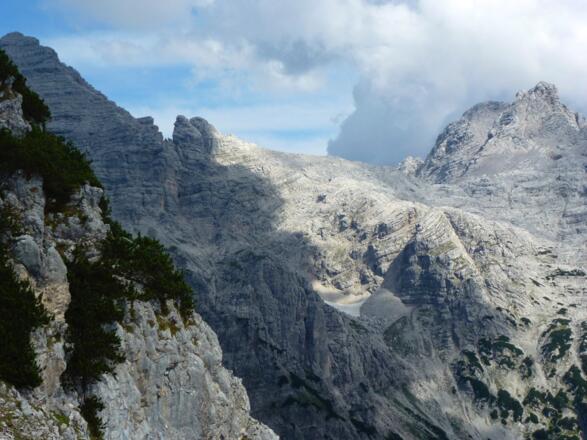 Beeindruckend die Ulricher Grube: Links das Mitterhorn, in der Mitte der Nackete Hund, das Wehrgrubenjoch und rechts das Westliche Reifhorn.