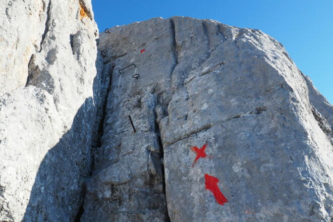 Einige Sicherungen vor dem Gipfelgrat