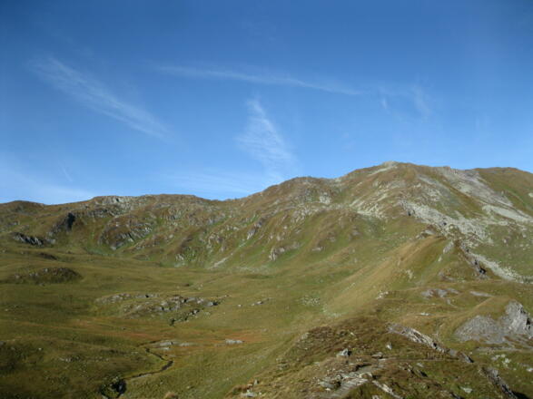 Die Hinteralm und Blick zum karnischen Hauptkamm