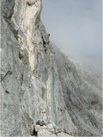 Senkrechte Leiternpassage schaut guat aus - aber nicht für die Arme
