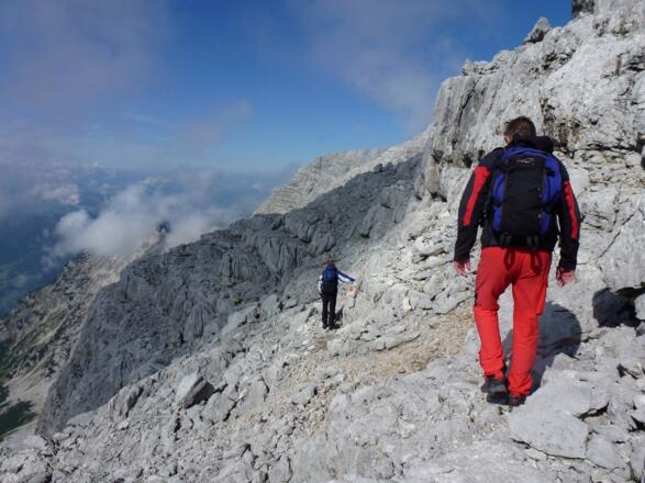 Zunächst steigt man vom Mitterhorn ab in den Ulricher Nieder (2315 m).