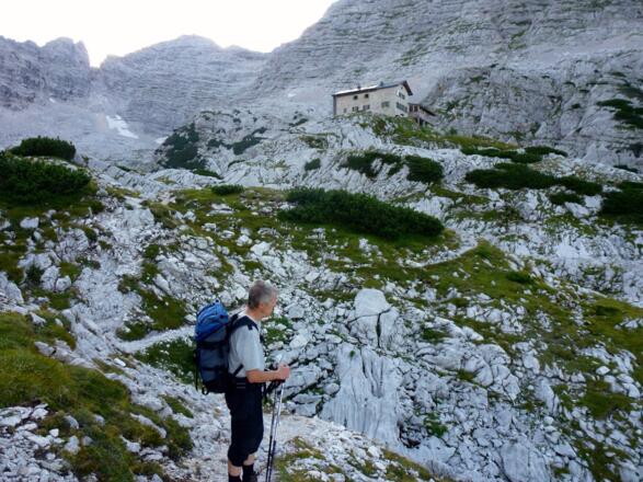 Im &quot;Oberen Tret&quot; wird die Hütte schon sichtbar.