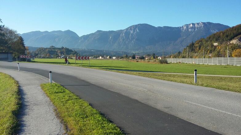 Hier gehts nach rechts zum Radweg entlang der Brixentaler Ache