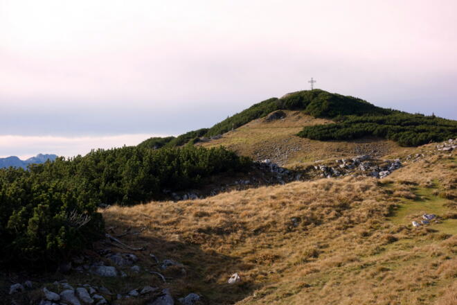 Kasbergkreuz vom Hochpunkt, hier links ab