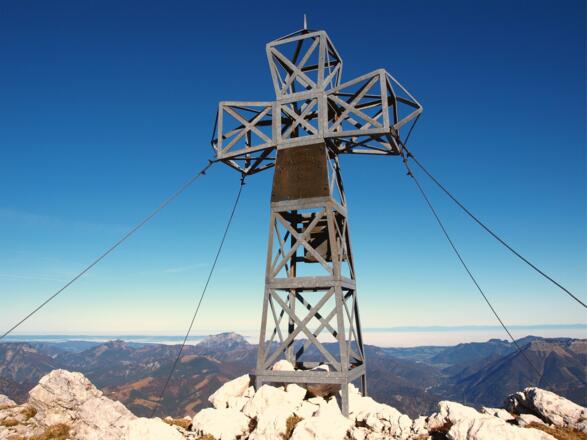 Zwölferkogel Ostgipfel 2059m mit Kreuz