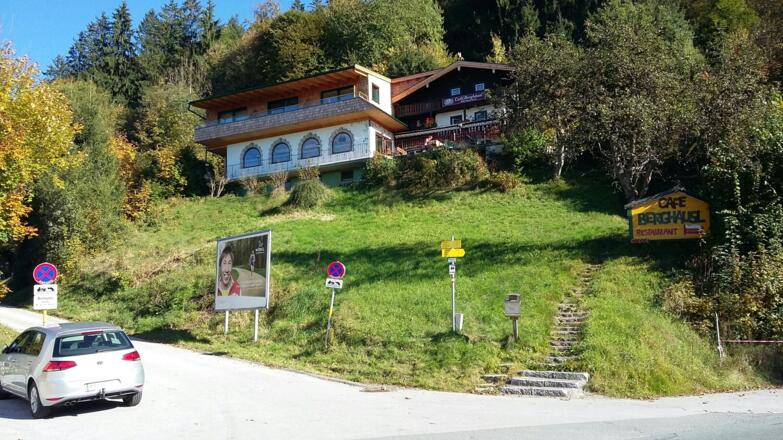 Abzweigung beim Gasthof Berghäusl