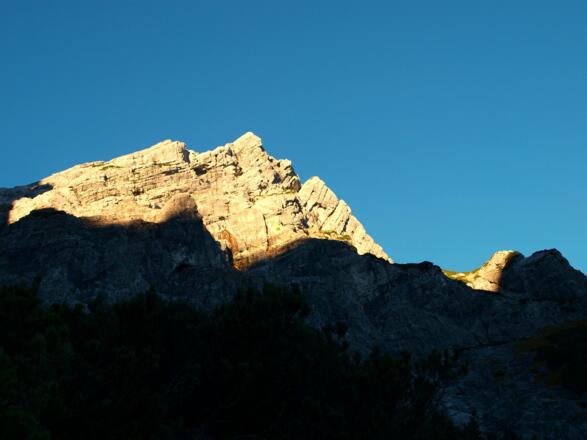 Sonnenaufgang am Zwölferkogel beim Anstieg im Grieskar