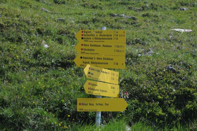 Schildersäule unterhalb Planskopf S208