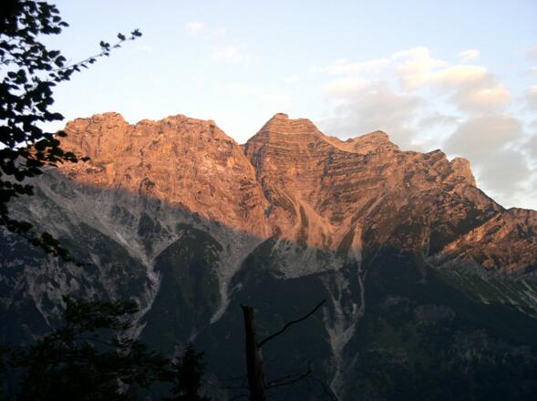 Sonnenaufgang beim Hüttenanstieg