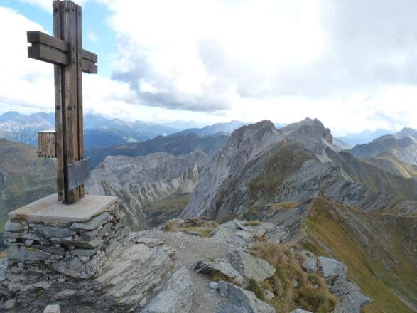 Die Pfannspitze bietet ein herrlichen Blick auf die umliegenden Bergwelt.
