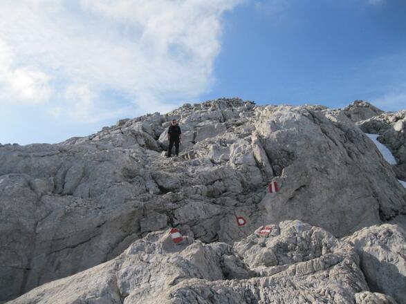 Kraxeln durch Karst- und Blockgelände Richtung Klinserscharte