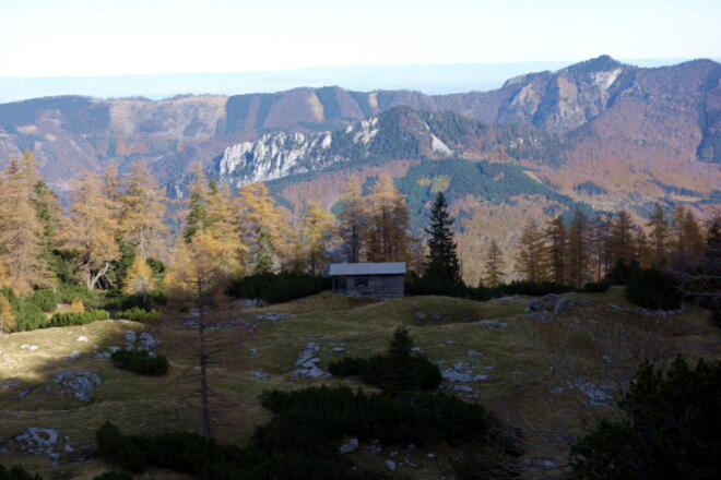Jagdhütte (~1460m) nördlich vom Sattel 1485m gesehen