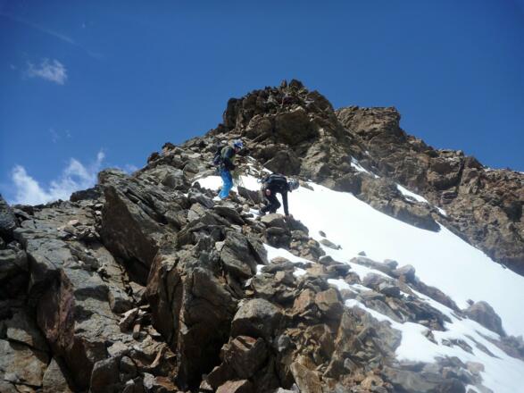 Der Abstieg über den Ostgrat ...