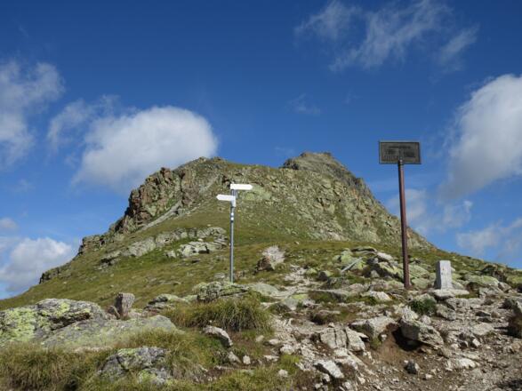 Hohes Rad vom Radsattel aus gesehen einschließlich Grenzbeschilderung
