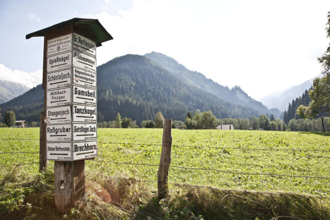 Wegweiser an der Oberlandhütte
