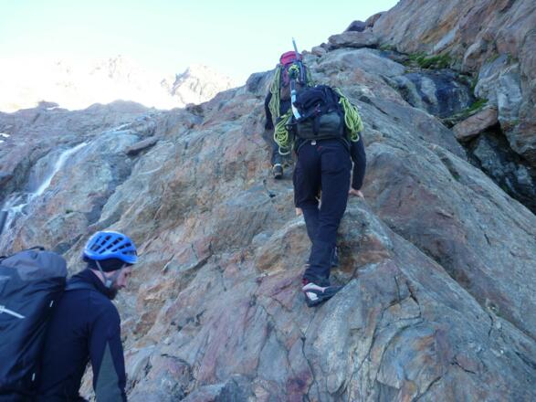 Eine kurze Kletterstelle und ...