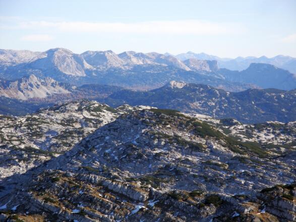 Blick vom Gipfel in südöstliche Richtung