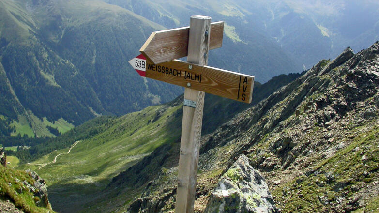 Der Abstieg verläuft Richtung Weissbach Alm