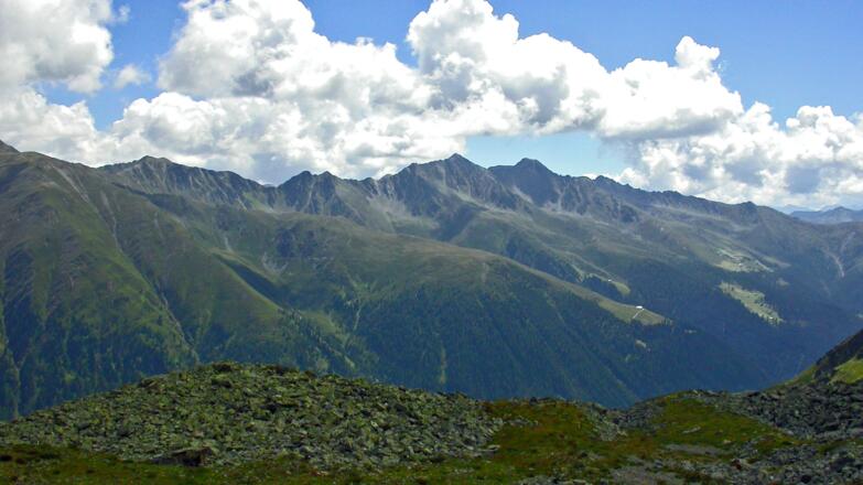 Der Grenzkamm im Südosten zwischen Gsieser- und Villgratental