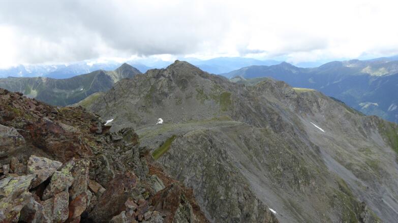 Höllensteinspitze und Amperspitze (li.)
