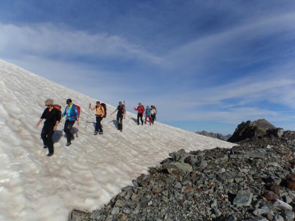Am Bieltaljoch angekommen, rechts der Bieltalkopf.