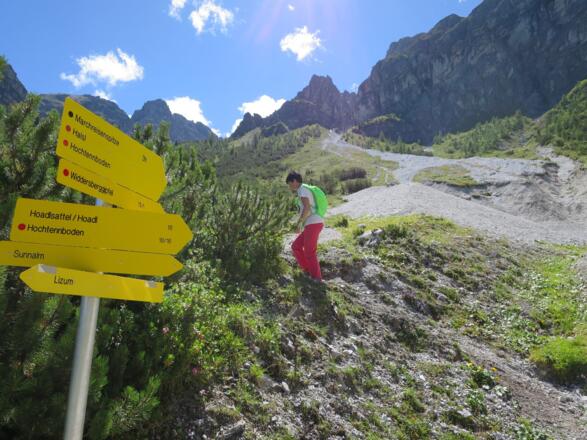 Wir verlassen die Piste und folgen dem Wegweiser &quot;Marchreisenspitze&quot;.