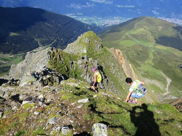 Auch der Abstieg über den Nordgrat ist im oberen Drittel ...
