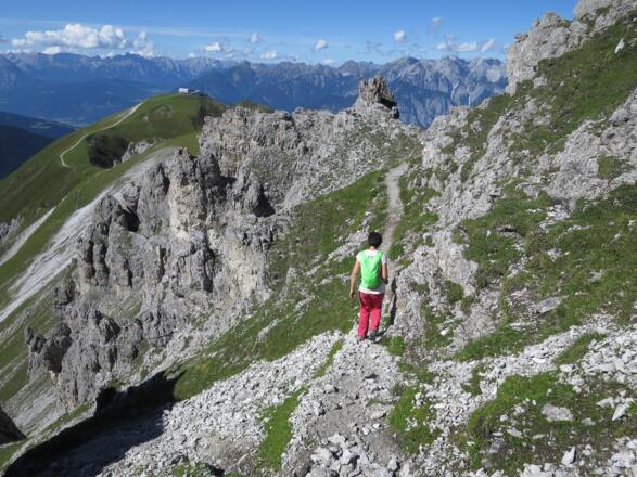 Mit der Querung aus der Westrinne Richtung Hochennboden enden die Schwierigkeiten und Gefahrenstellen.
